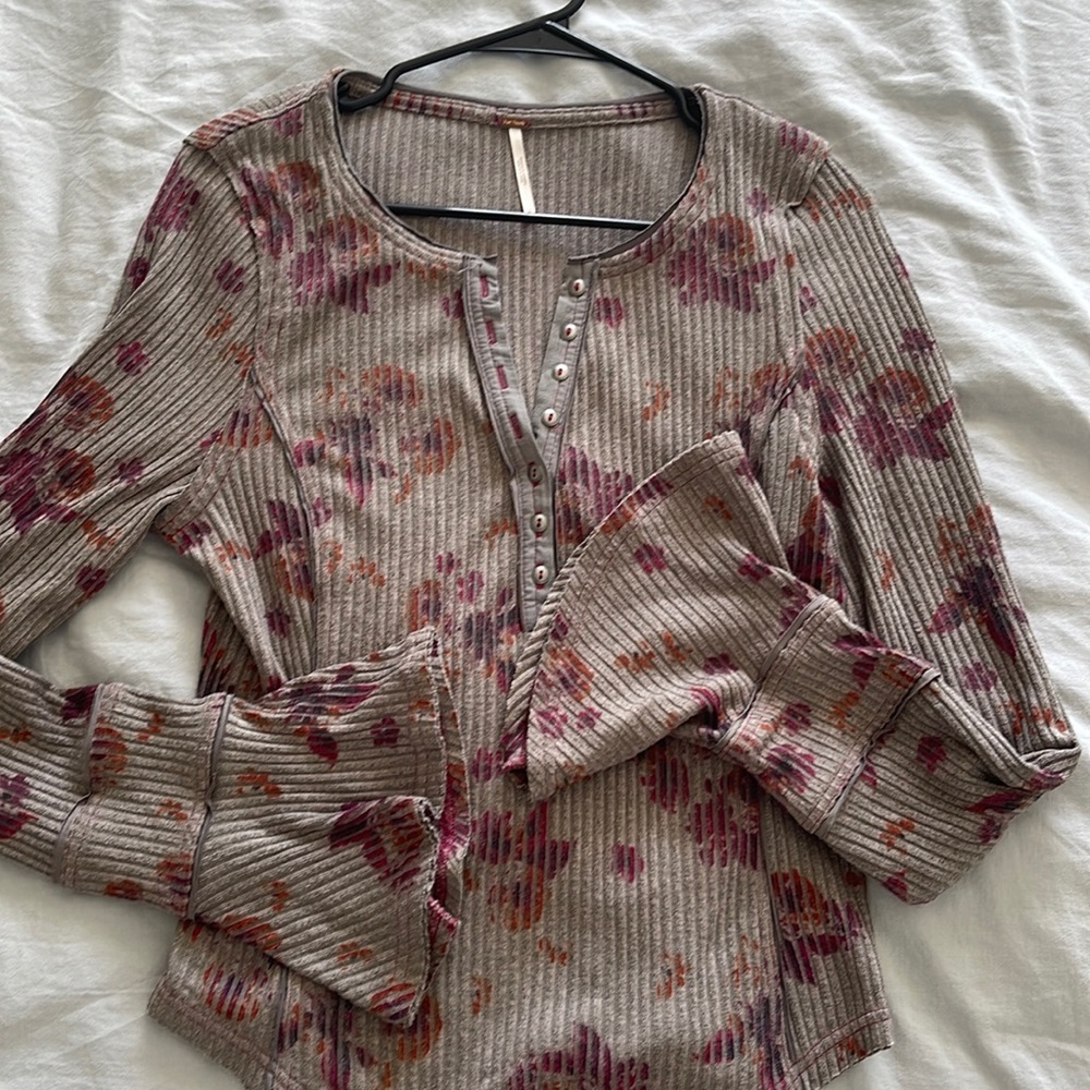 FREE PEOPLE- BELL SLEEVE THERMAL TOP